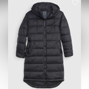 BNWT GAP long, lightweight puffer coat